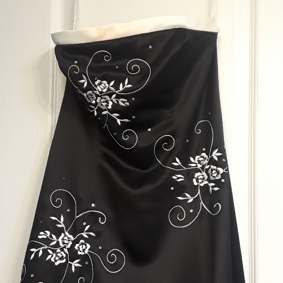Strapless corset back formal dress - Picture 1 of 4